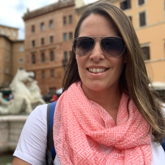 Welcome to Kat’s Kloset! - Picture 2 of 4